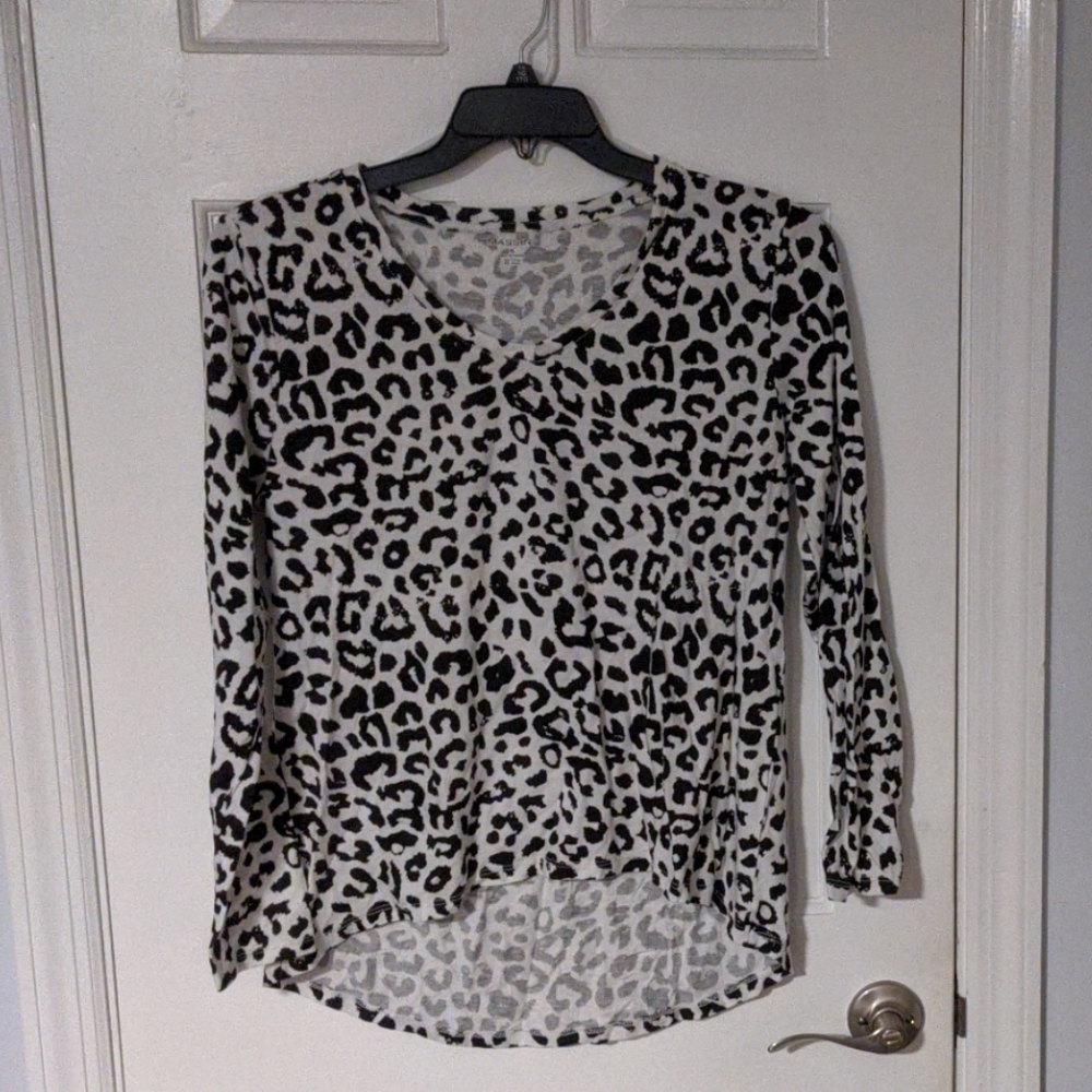 High low leopard top! Size XL!